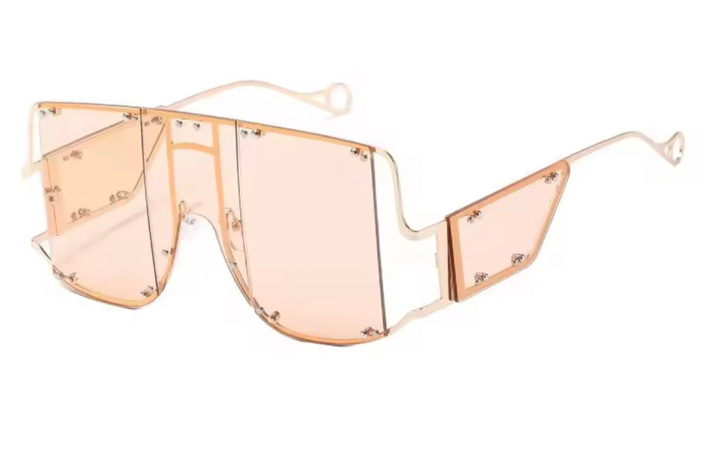 Oversized fashionable glasses